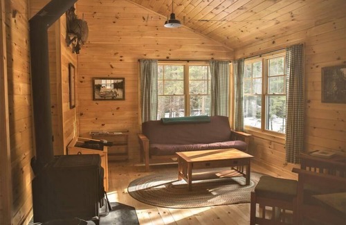 Greenville House | Comfy Lakeside Cabin: All Meals, Canoes, & Kayaks Included, Shared Sauna