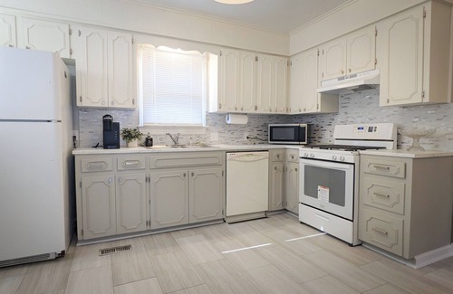 Little Rock House | Comfy Mid-Town Home Central to All Your Little Rock Needs 29 day minimum