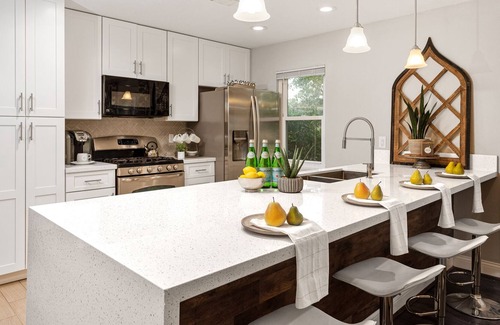 Barker House | Comfy Modern Home - Close to Everything!