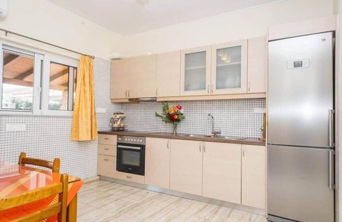 Marathopoli Apartment | Comfy nest in a garden, 1,5km to the sandy beach