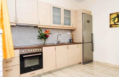 Marathopoli Apartment | Comfy nest in a garden, 1,5km to the sandy beach