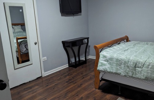 Oakland House | Comfy one bedroom in the Middle of Everything
