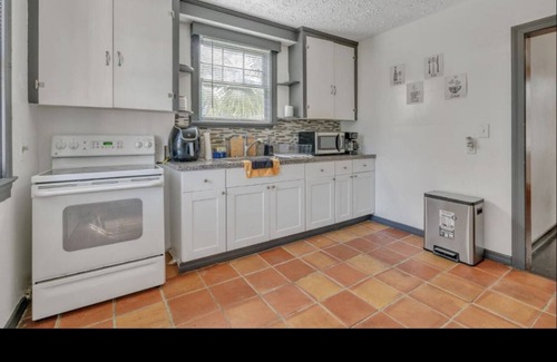 Urban Core House | Comfy pet friendly home in JAX mins to downtown