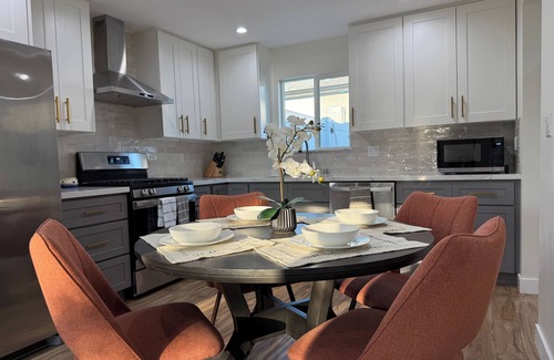 Mission Hills House | Comfy Pet-Friendly Ranch – Your Home Away from Home