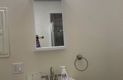 Stockton House | Comfy Private and Safe Studio near University and Victory Park