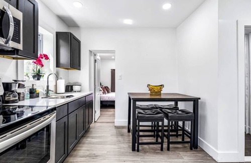 Delair Apartment | Comfy Private Parking-2bed-2min-1st flr
