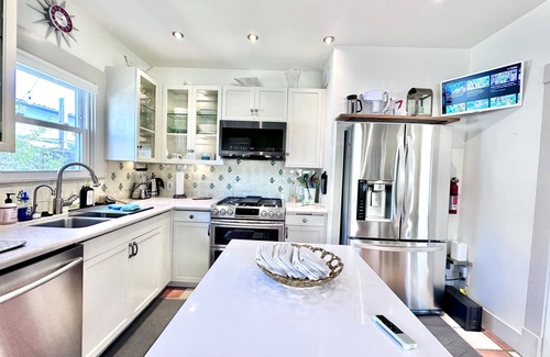 Woodland Heights House | Comfy & Quiet Bungalow -Pet Friendly! 30+ Nt ✨min. Now Booking into Spring 2026!