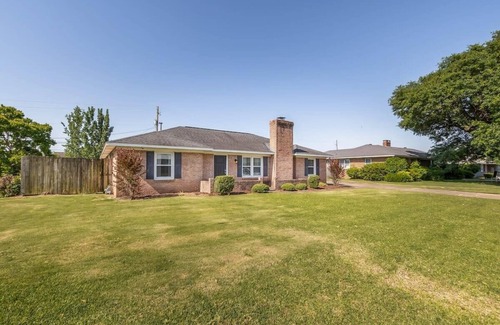 Tuscaloosa House | Comfy Ranch, Walk to Campus