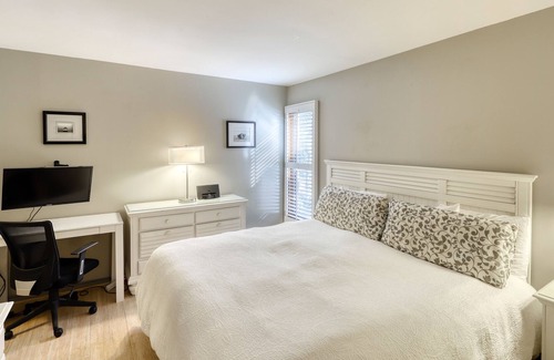 West Beach Village Villa | Comfy, Renovated Condo w/Lakefront View, Central AC, WiFi, & Access to Beach