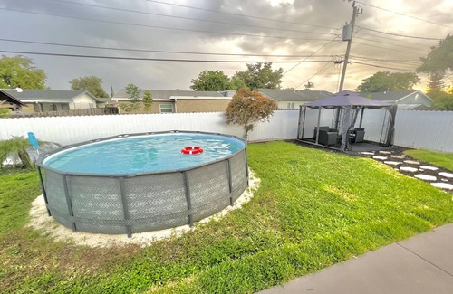 Driftwood House | Comfy Retreat Near Guitar Hotel w/fire pit and coffee bar. Fully stocked!