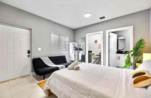 Liberty City Apartment | Comfy Retreat Studio w Kitchenette - 15min to Wynwood