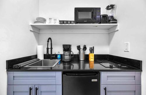 Liberty City Apartment | Comfy Retreat Studio w Kitchenette - 15min to Wynwood