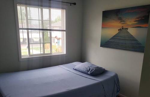 Taylor Condo | Comfy room by airport w/wifi