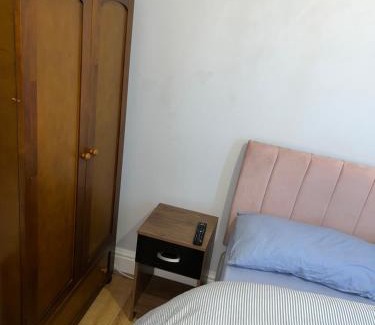 Doncaster House | Comfy Room with Dedicated Bathroom 2