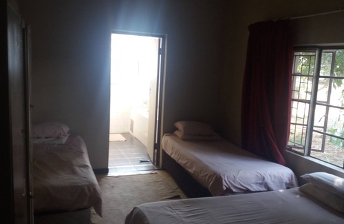 Lephalale House | Comfy room with dstv and aircon in convenient location