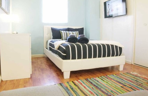 Pico-Union House | Comfy Room with Private Bathroom in Koreatown LA