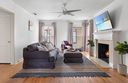 Oak Cliff House | Comfy Southern Cottage with Backyard