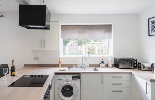 Preston House | Comfy Spacious Home Near Preston City Centre - Sleeps 7