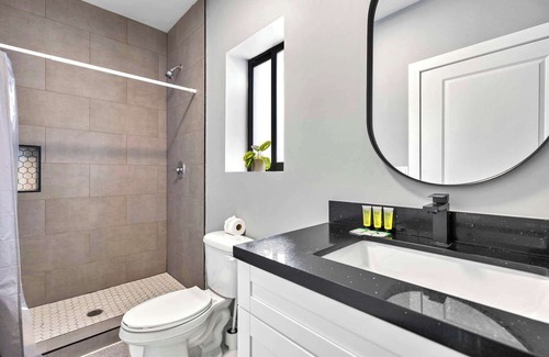 Liberty City Apartment | Comfy Studio W Essentials Near Airport