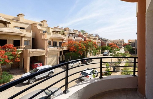 Cairo Apartment | Comfy Studio with Balcony | Queen Bed , Sofa and Kitchenette and shared community garden