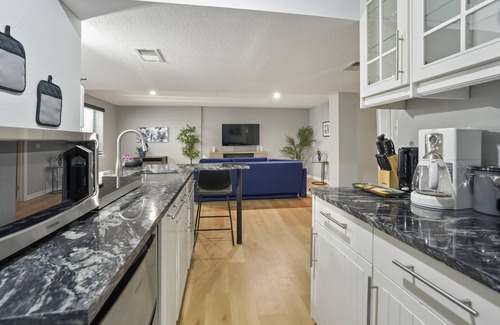 Gunbarrel Apartment | Comfy, Stylish Apartment near Restaurants, Breweries, Hiking Trails, Coffee Shop