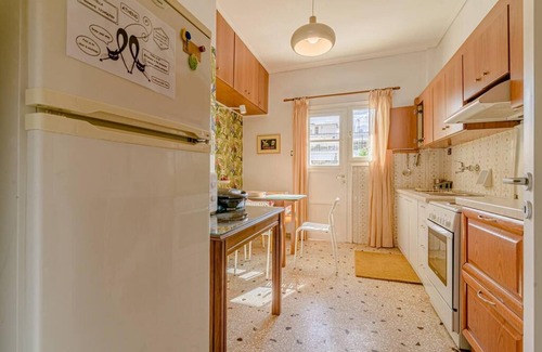 Filopappou Apartment | Comfy & Sunny flat w/h balcony@center up to 8ppl