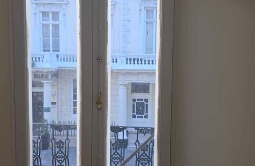Lancaster Gate Apartment | Comfy three Bedroom Apartment in Queensway