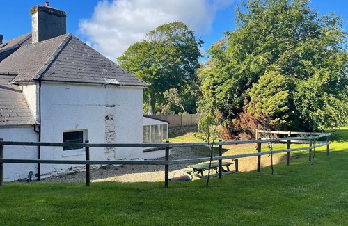 Cardigan Cottage | Comfy, Traditional Coastal Cottage with Huge Garden. Sandy Beaches nearby Slps 8
