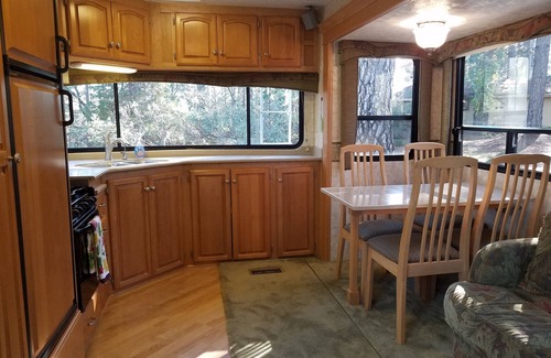 Colfax House | Comfy Trailer between Sacramento & Lake Tahoe