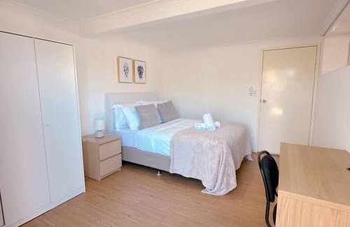 Sunnybank Hills House | Comfy unit near Garden City Westfield Street Parking