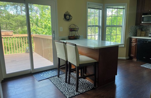 Woodbridge House | Comfy Vacation Retreat