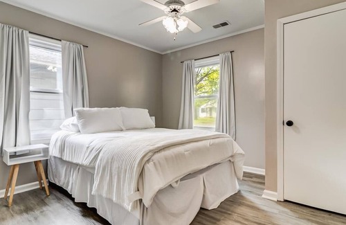 Tower Homes House | Comfy Waldo Home in KC. 5-Star Location!
