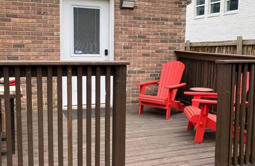 Buena Vista House | Comfy Walkable Downtown Nashville Home/Private Fences Yard - 3 Bedrooms 1 Story