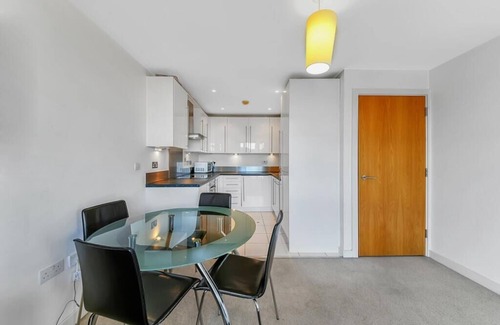 Canning Town South Apartment | ComfyCozy Luxury Apartment Canning Town