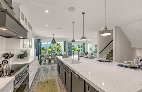 Ilexhurst House | Coming in Hot! Rooftop Views + Pool & Spa!