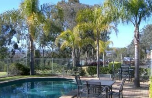 North Albury Hotel | Commercial Golf Resort