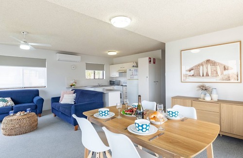 Nelson Bay Apartment | Commodore 3, 6 Intrepid Close - the heart of Little Beach