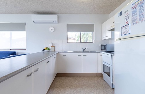 Nelson Bay Apartment | Commodore 3, 6 Intrepid Close - the heart of Little Beach