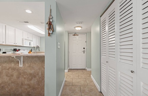 Lower Grand Lagoon Condo | Commodore 702 – 1BR Beachfront Condo with Balcony and Amazing Views
