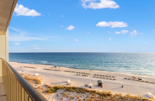 Lower Grand Lagoon Condo | Commodore 702 – 1BR Beachfront Condo with Balcony and Amazing Views