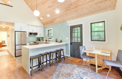 Albrightsville Cabin | Community Beach Access: Modern Poconos Cabin!