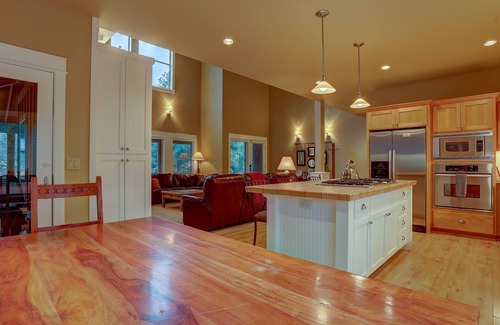 Westbrook Meadows House | Community Hot Tub, Launch for Adventure, On River Trail, Ski/Drying Rack