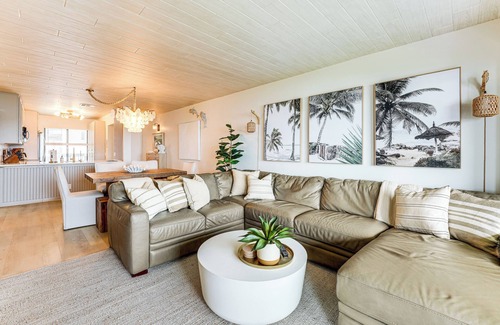 Palma del Mar Condo | Community Pool & Pier: Bayfront Isla Del Sol Condo