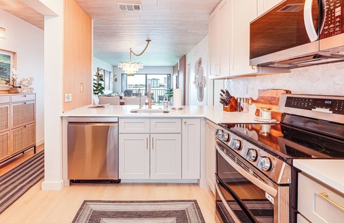 Palma del Mar Condo | Community Pool & Pier: Bayfront Isla Del Sol Condo