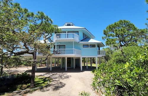 Plantation Cottage | Community Pool! Easy Beach Access - 2 FREE bike rentals included!