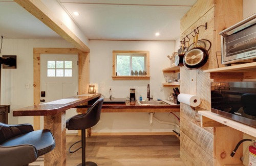 Hillsgrove Cabin | Community Rec Center: Outdoor Haven in Hillsgrove!