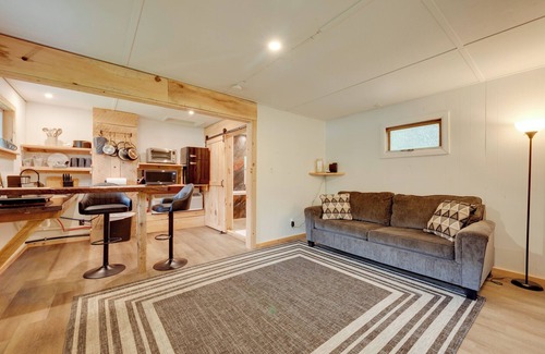 Hillsgrove Cottage | Community Rec Center: Outdoor Haven in Hillsgrove!