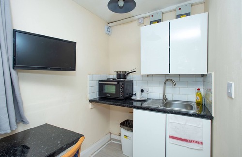 London Borough of Bromley Apartment | Compact Studio 20 minutes to London via fast train