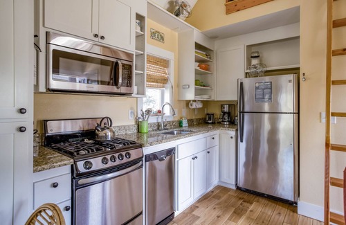 Olivia Beach House | Compact Upscale Living in Sweet Cabin Near Fire-pit and Summer Saltwater Pool!