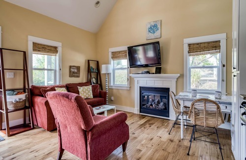 Olivia Beach House | Compact Upscale Living in Sweet Cabin Near Fire-pit and Summer Saltwater Pool!